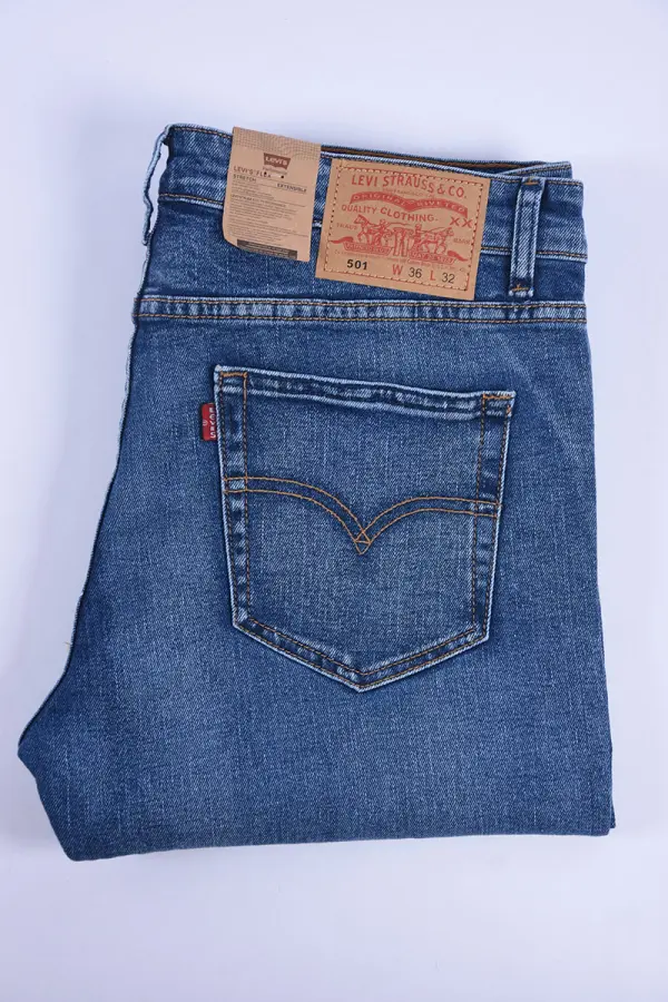 Jean Levi’s Coupe Normal ref-LS11810 ( Bleu Delavé )